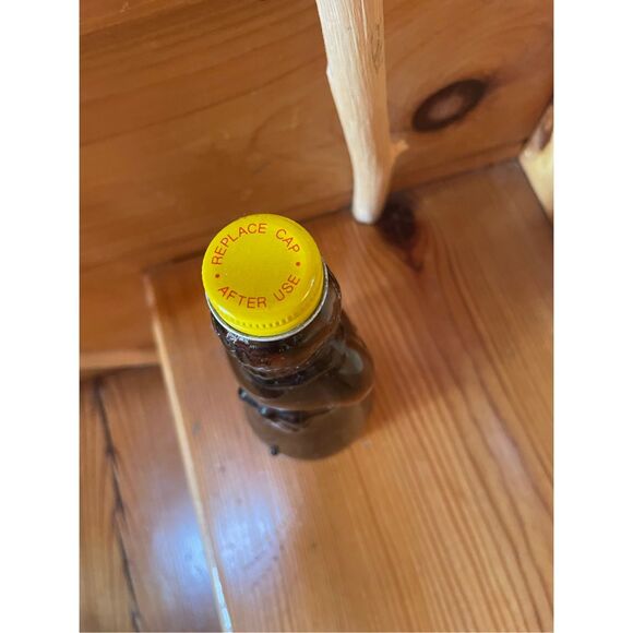 1968 Mrs Butterworth Brown Amber Glass Syrup Bottle & Yellow Metal Lid - Picture 2 of 4